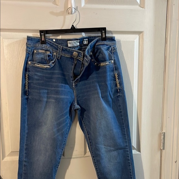 Stylish Blue Cropped Jeans - Picture 2 of 10